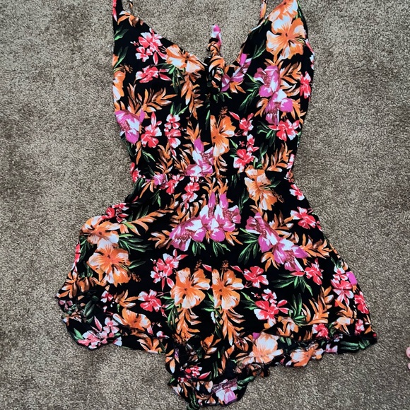 S Mossimo flower romper - Picture 3 of 5